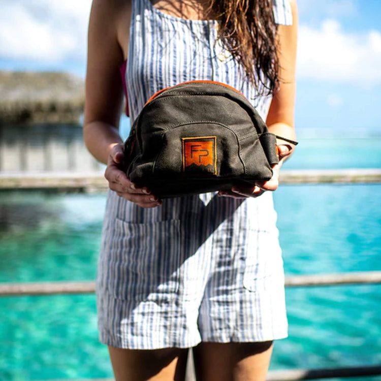 Fishpond Cabin Creek Toiletry Kit - Peat Moss