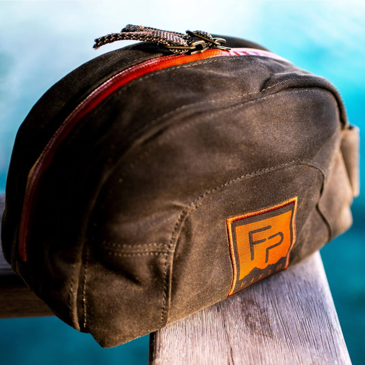 Fishpond Cabin Creek Toiletry Kit - Peat Moss